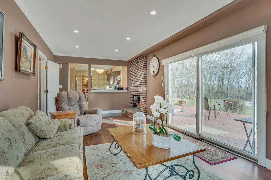 23 Parsons Drive Dix Hills NY 11746