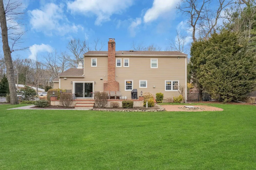 23 Parsons Drive Dix Hills NY 11746