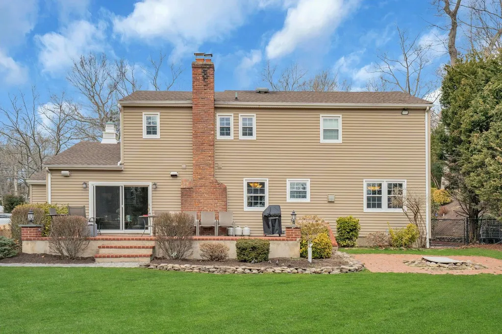 23 Parsons Drive Dix Hills NY 11746