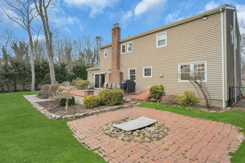 23 Parsons Drive Dix Hills NY 11746