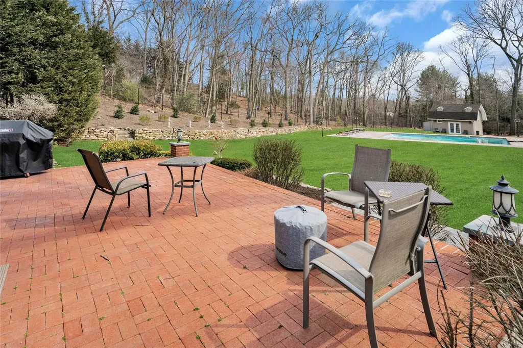 23 Parsons Drive Dix Hills NY 11746