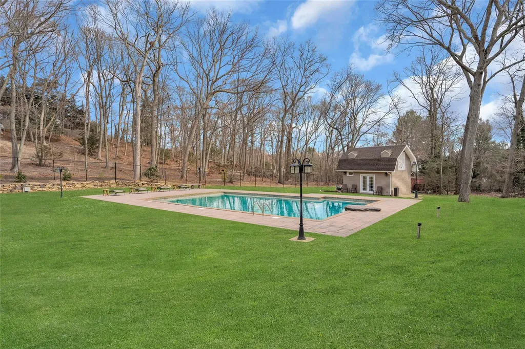 23 Parsons Drive Dix Hills NY 11746