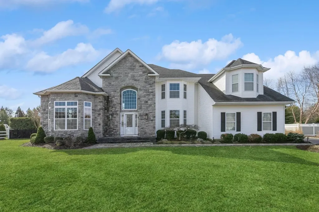 4 Clayton Court Brookhaven NY 11786