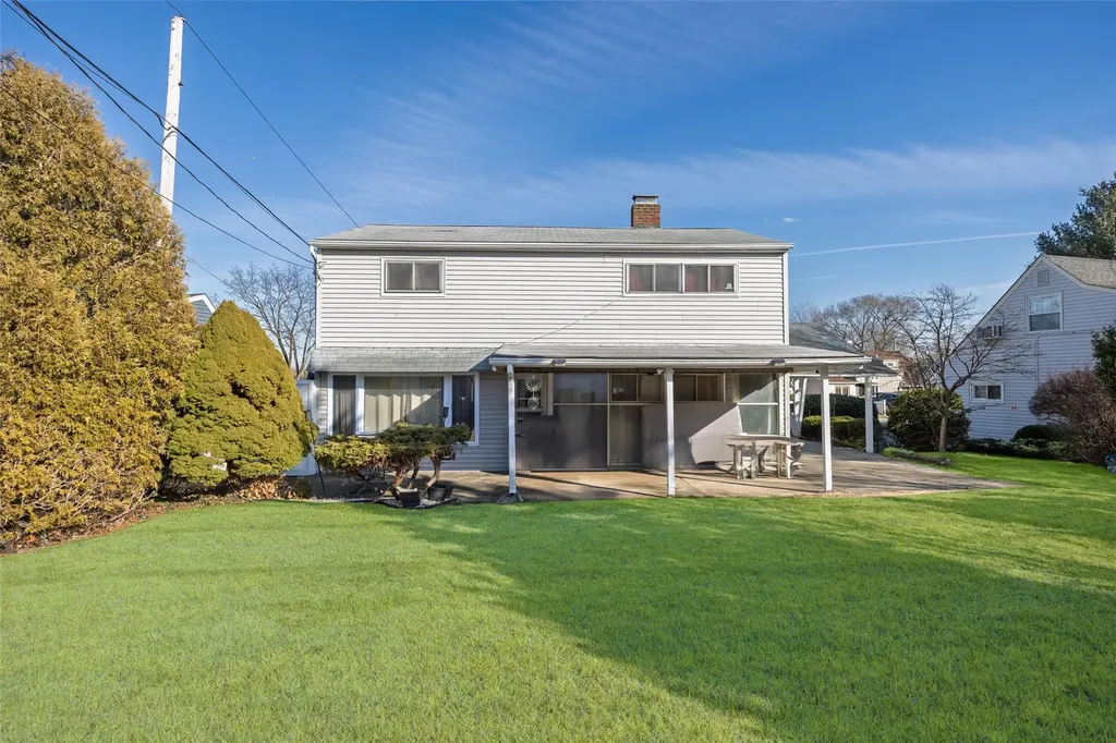 12 Springtime Lane E Levittown NY 11756
