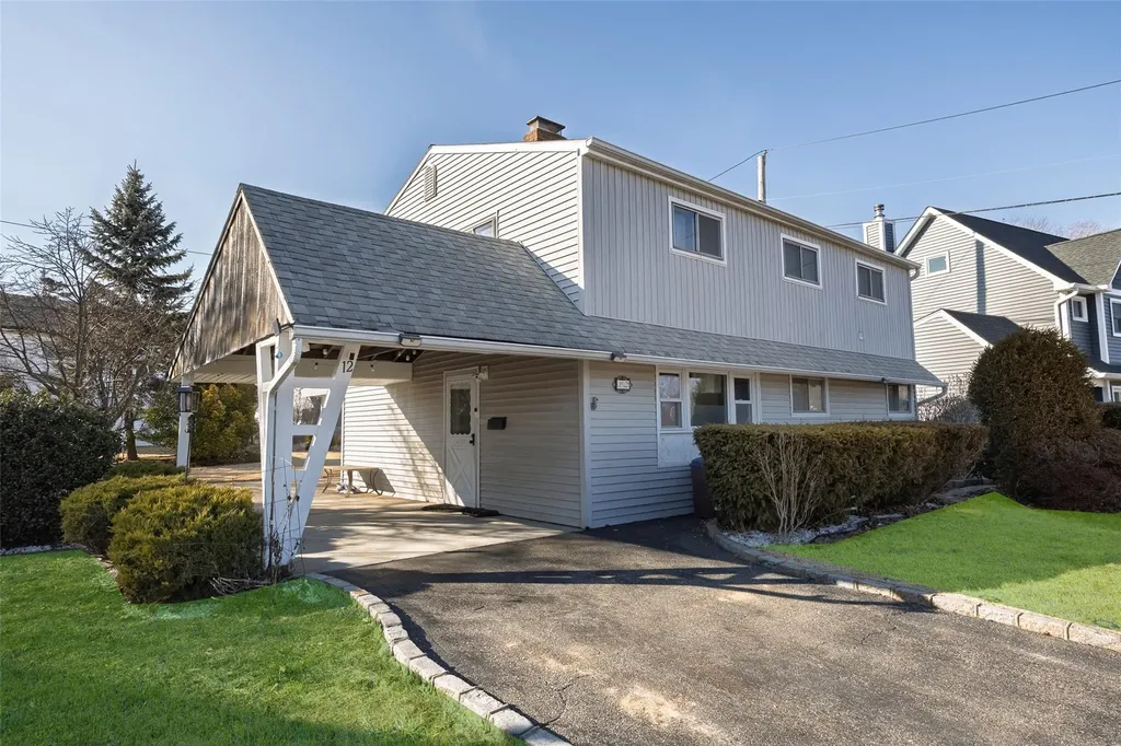 12 Springtime Lane E Levittown NY 11756