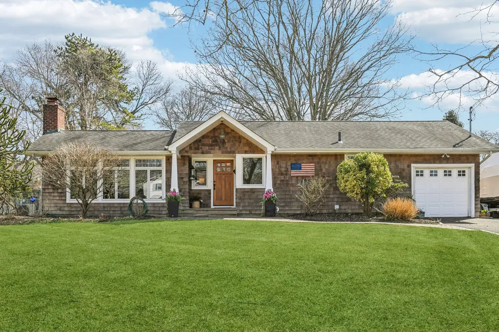 12 Colgate Road Greenlawn NY 11740