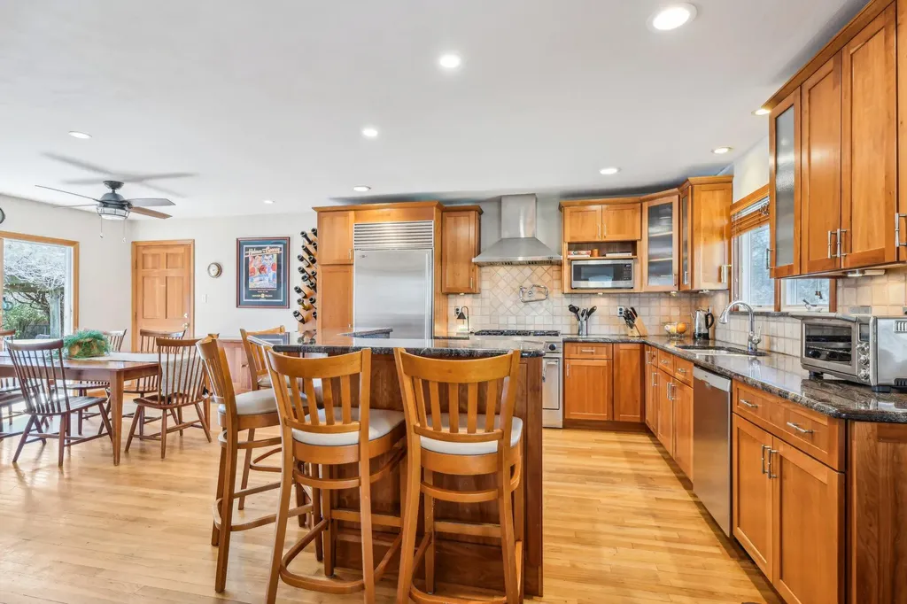 12 Colgate Road Greenlawn NY 11740