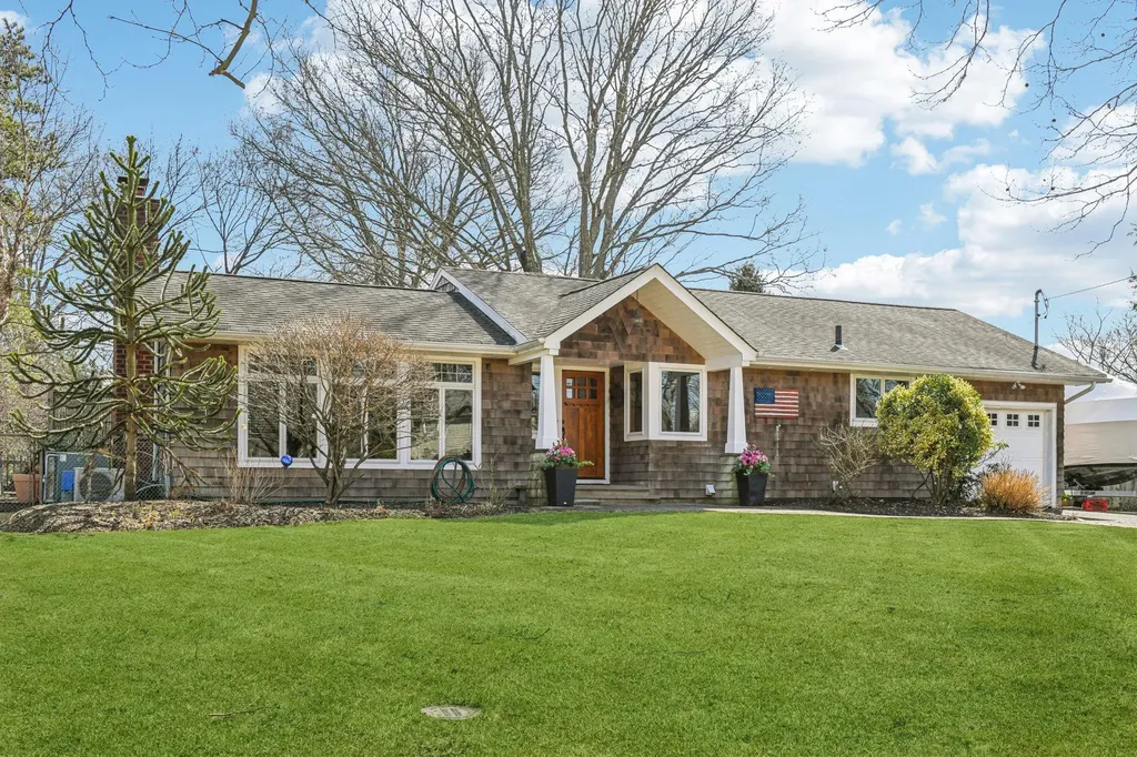 12 Colgate Road Greenlawn NY 11740