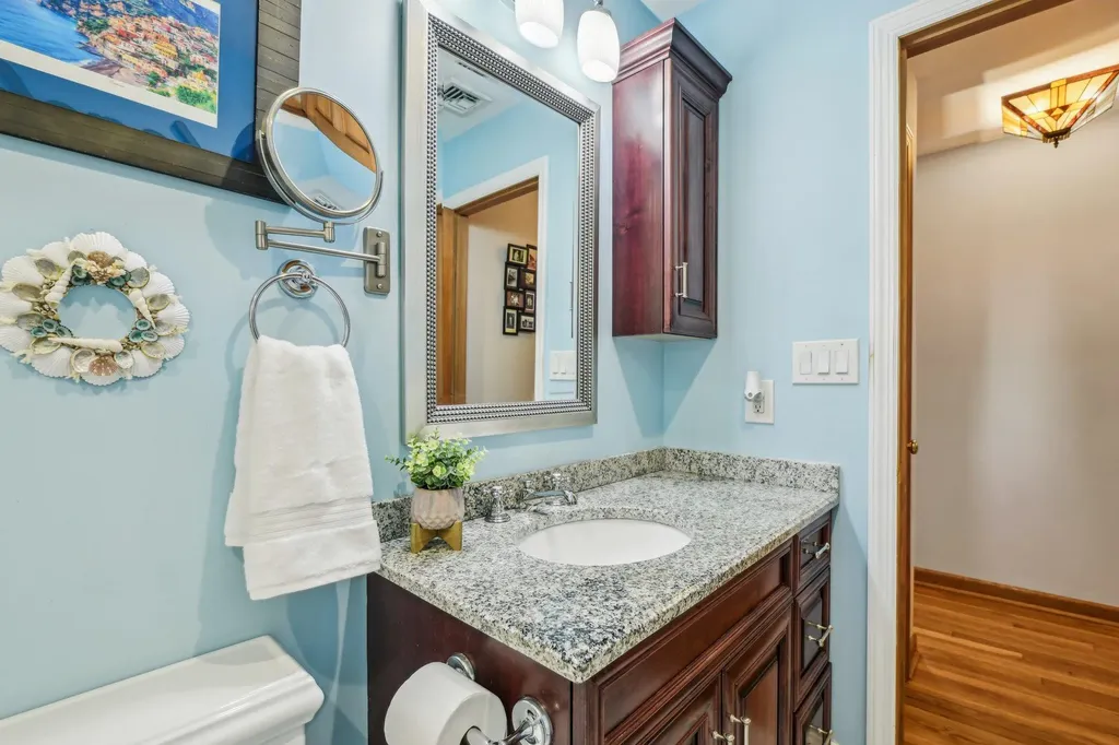 12 Colgate Road Greenlawn NY 11740