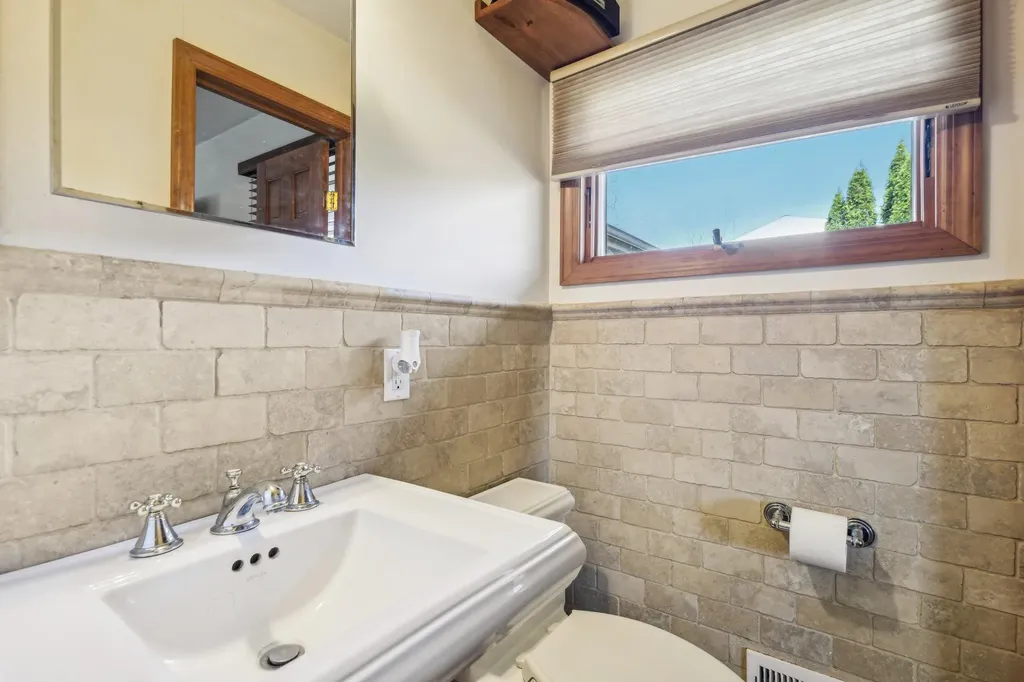 12 Colgate Road Greenlawn NY 11740