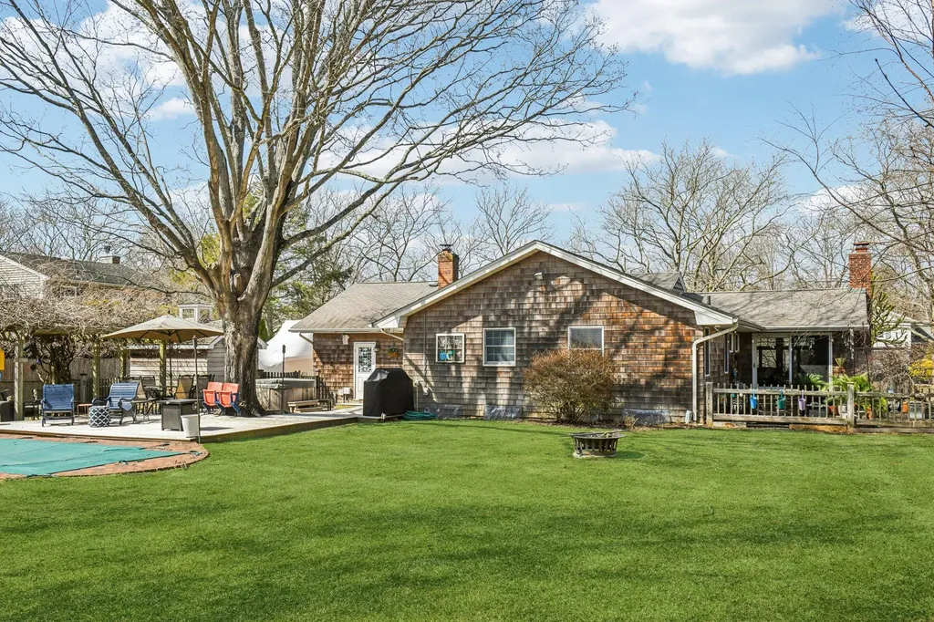 12 Colgate Road Greenlawn NY 11740