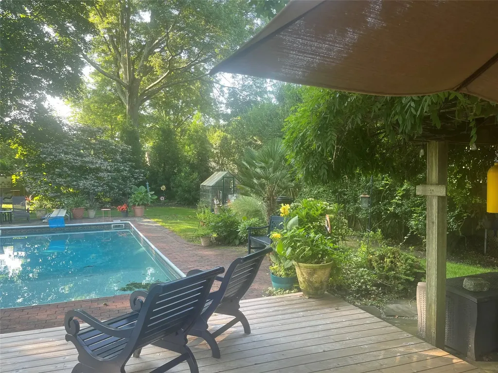 12 Colgate Road Greenlawn NY 11740