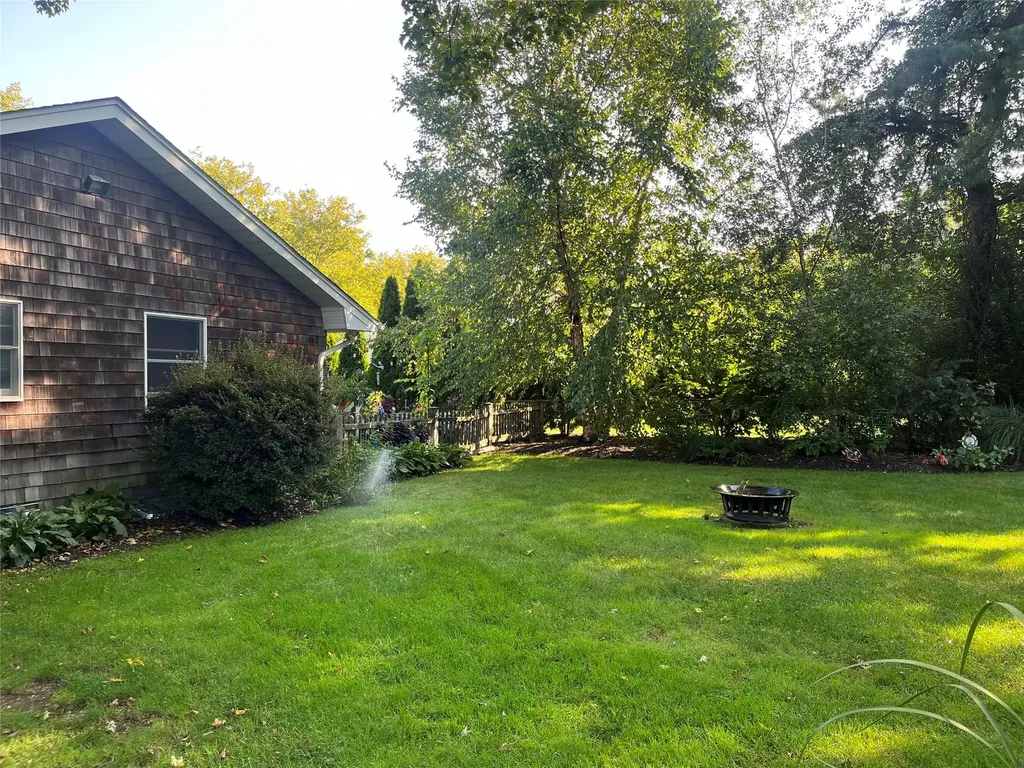 12 Colgate Road Greenlawn NY 11740