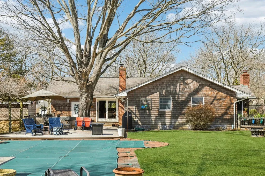 12 Colgate Road Greenlawn NY 11740