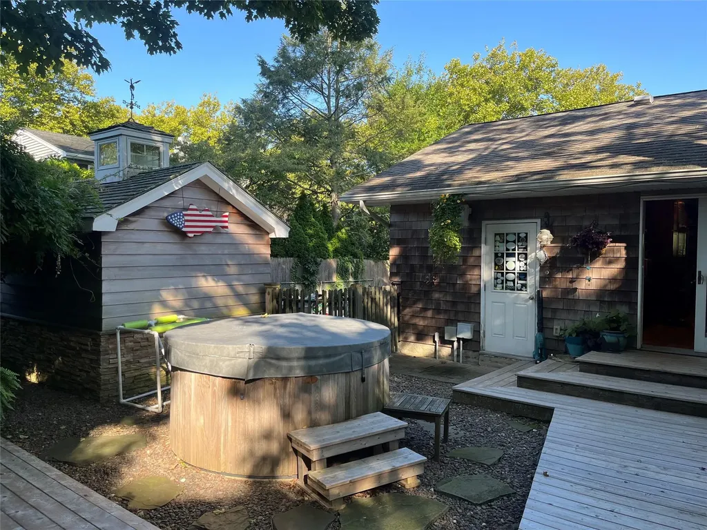 12 Colgate Road Greenlawn NY 11740