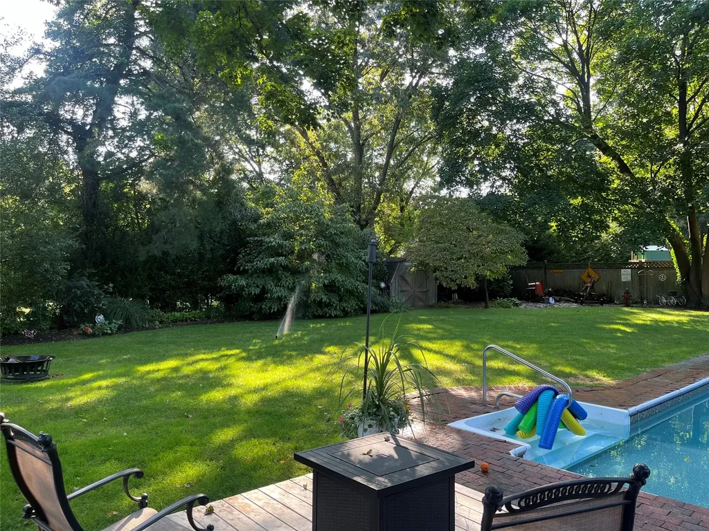 12 Colgate Road Greenlawn NY 11740