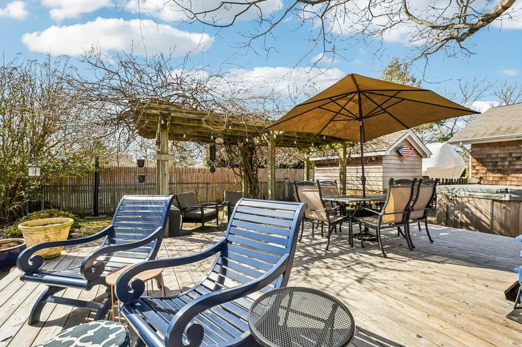 12 Colgate Road Greenlawn NY 11740