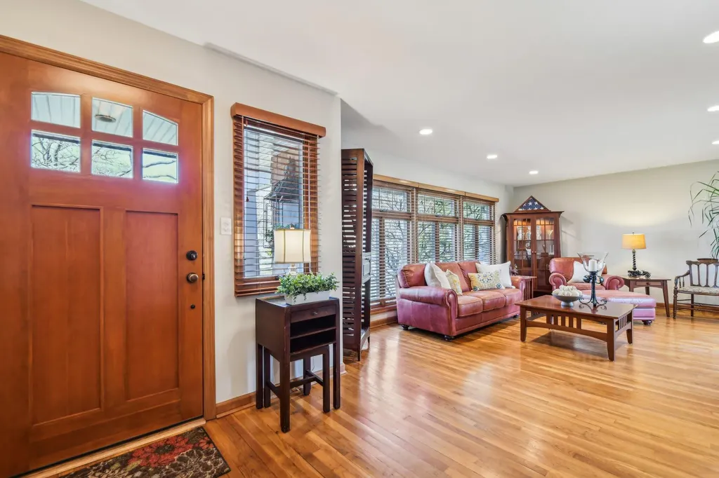 12 Colgate Road Greenlawn NY 11740
