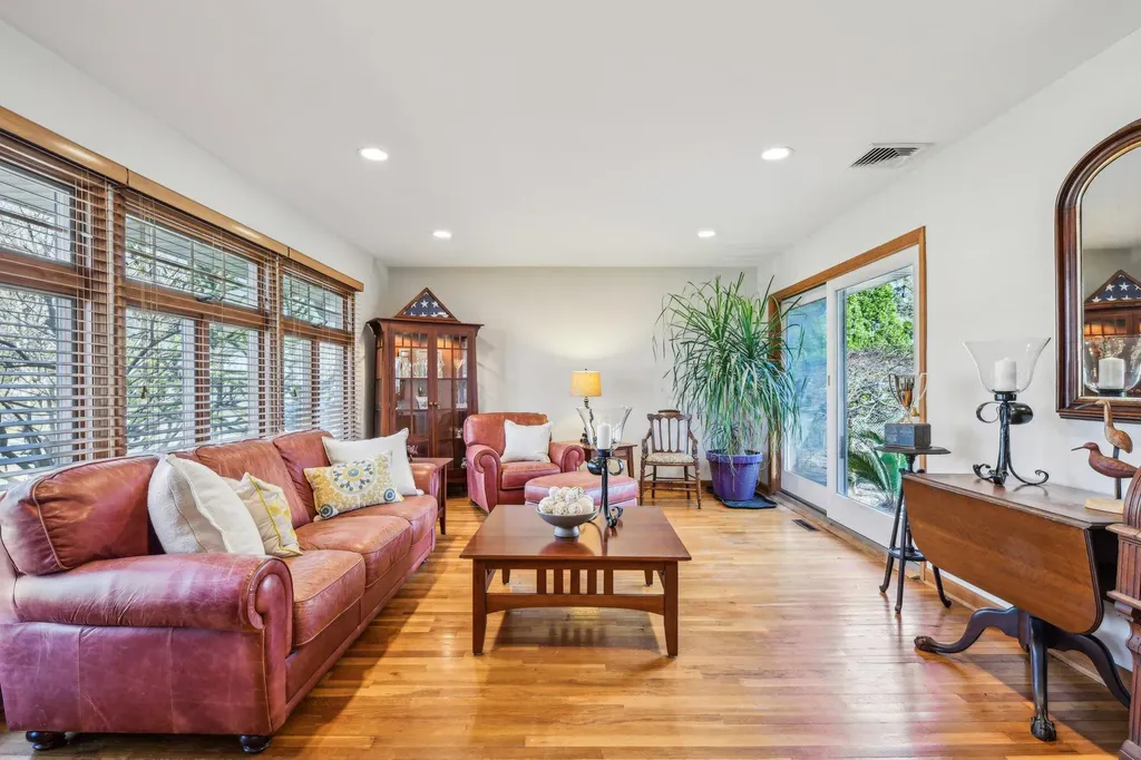 12 Colgate Road Greenlawn NY 11740