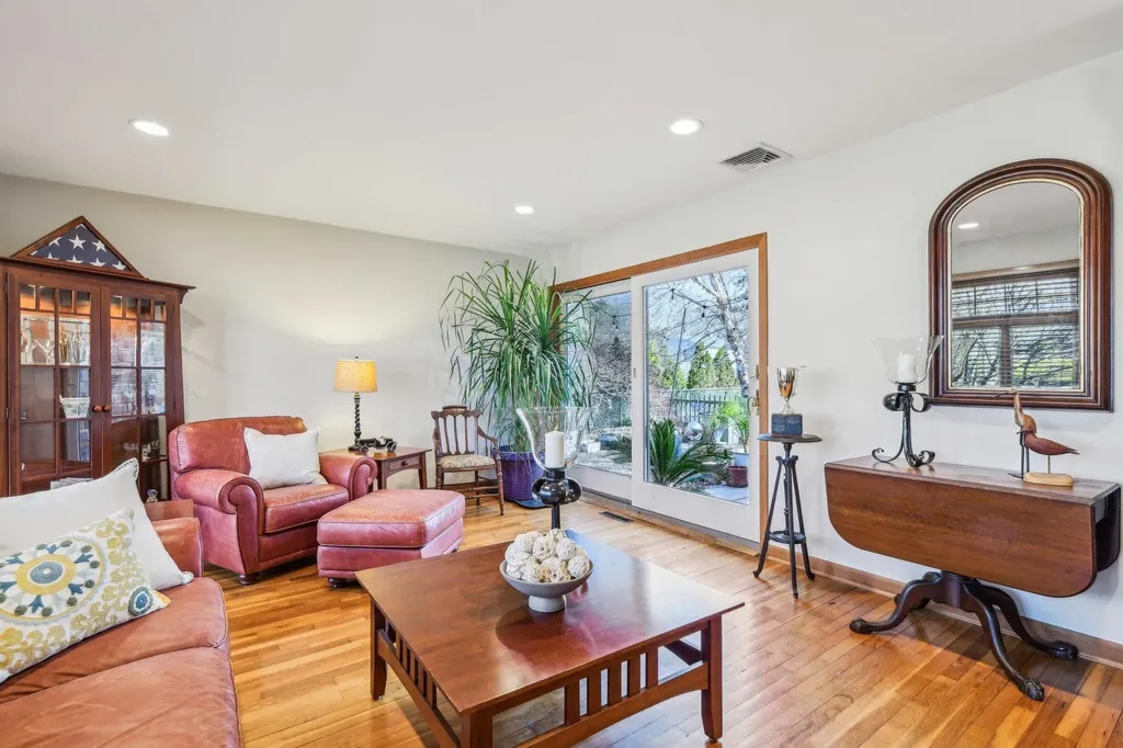 12 Colgate Road Greenlawn NY 11740