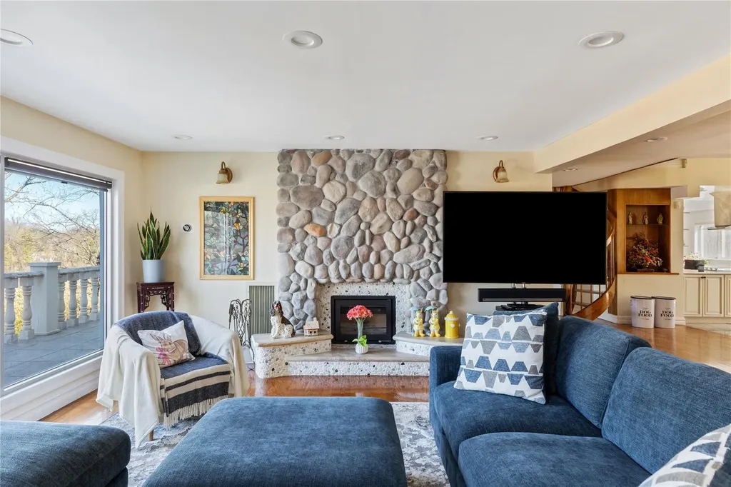 15 Hoffstot Lane Sands Point NY 11050