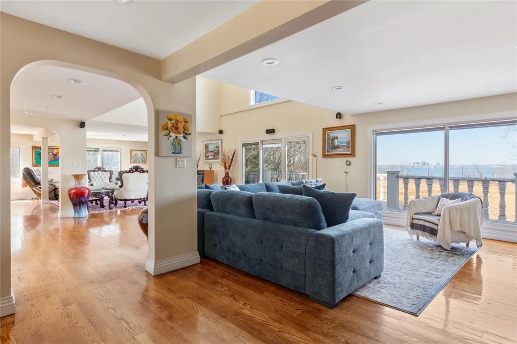 15 Hoffstot Lane Sands Point NY 11050