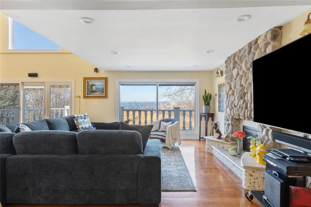 15 Hoffstot Lane Sands Point NY 11050