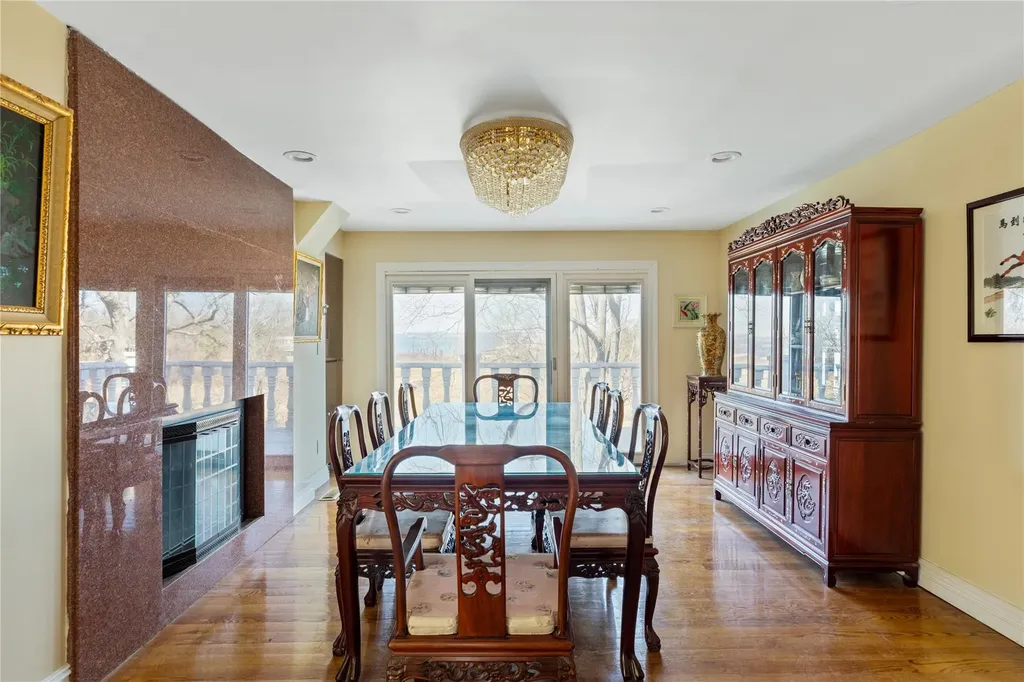 15 Hoffstot Lane Sands Point NY 11050
