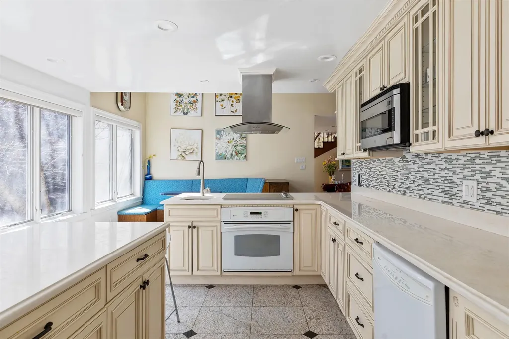15 Hoffstot Lane Sands Point NY 11050