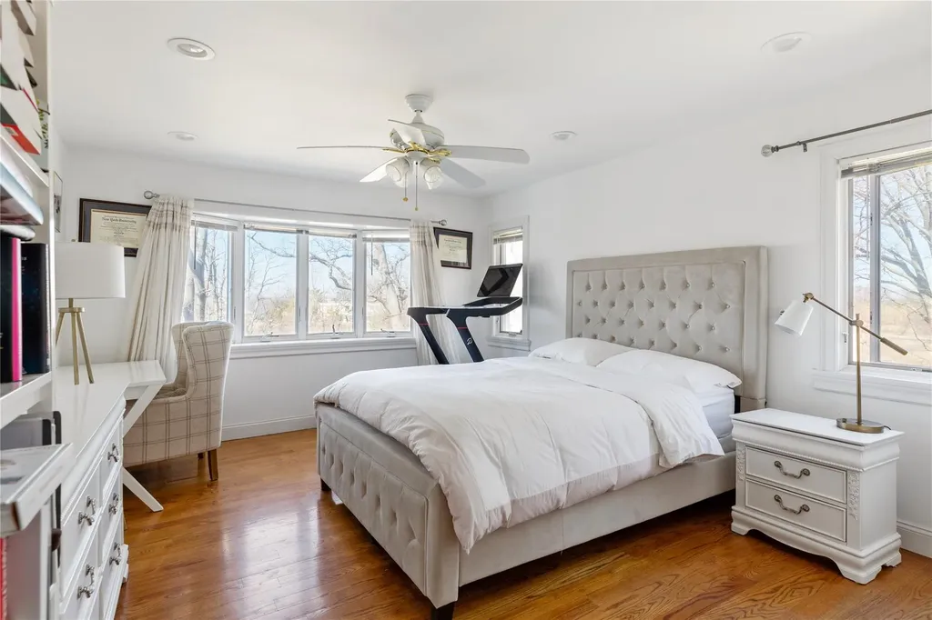 15 Hoffstot Lane Sands Point NY 11050