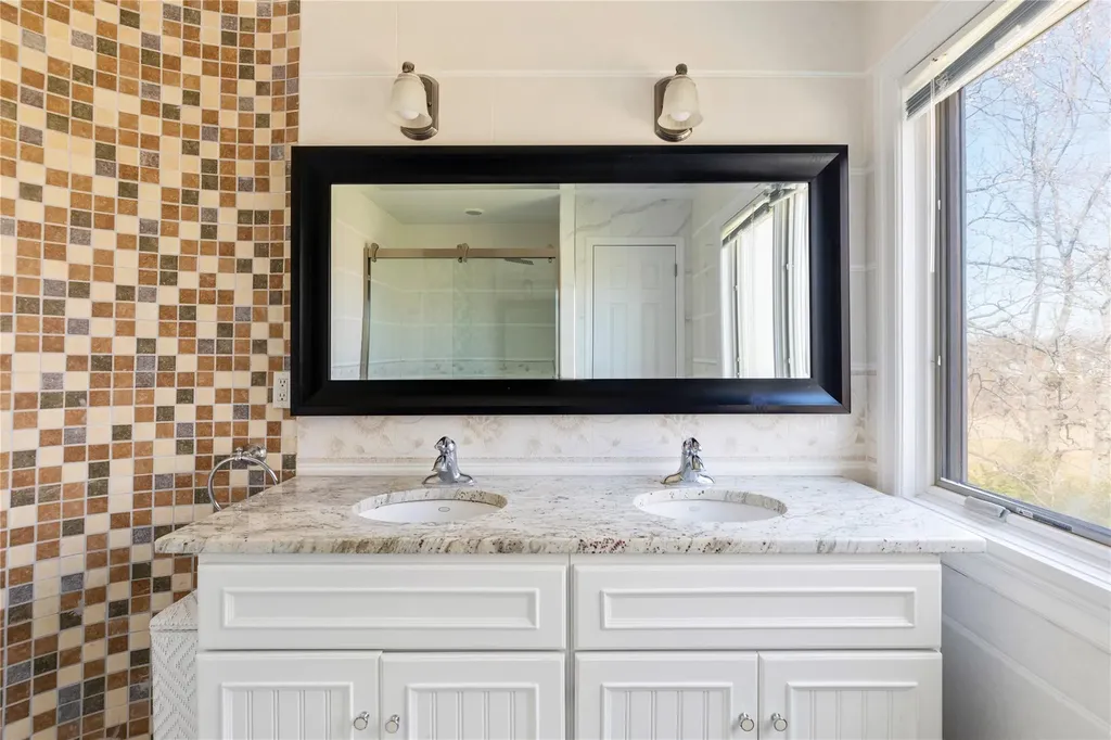 15 Hoffstot Lane Sands Point NY 11050