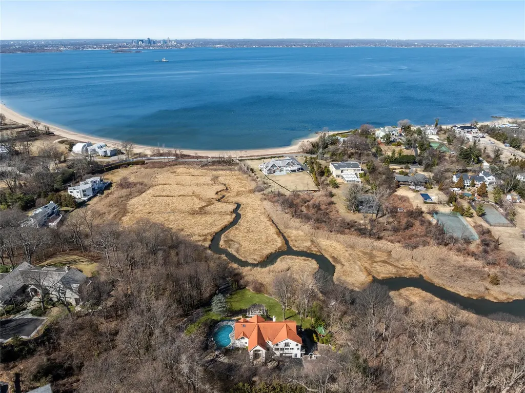15 Hoffstot Lane Sands Point NY 11050