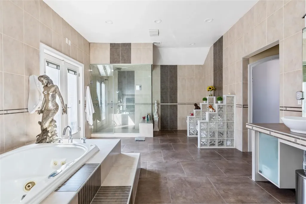 15 Hoffstot Lane Sands Point NY 11050