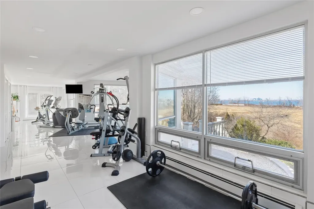 15 Hoffstot Lane Sands Point NY 11050