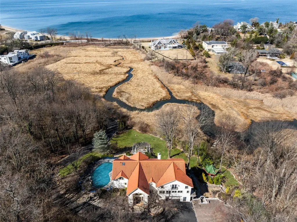 15 Hoffstot Lane Sands Point NY 11050