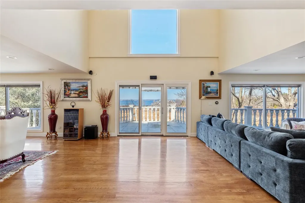 15 Hoffstot Lane Sands Point NY 11050