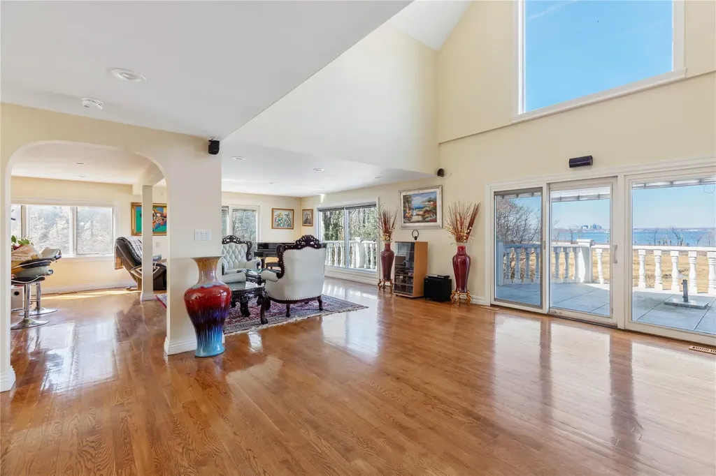 15 Hoffstot Lane Sands Point NY 11050