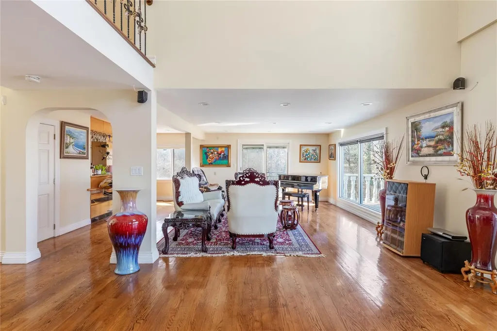 15 Hoffstot Lane Sands Point NY 11050