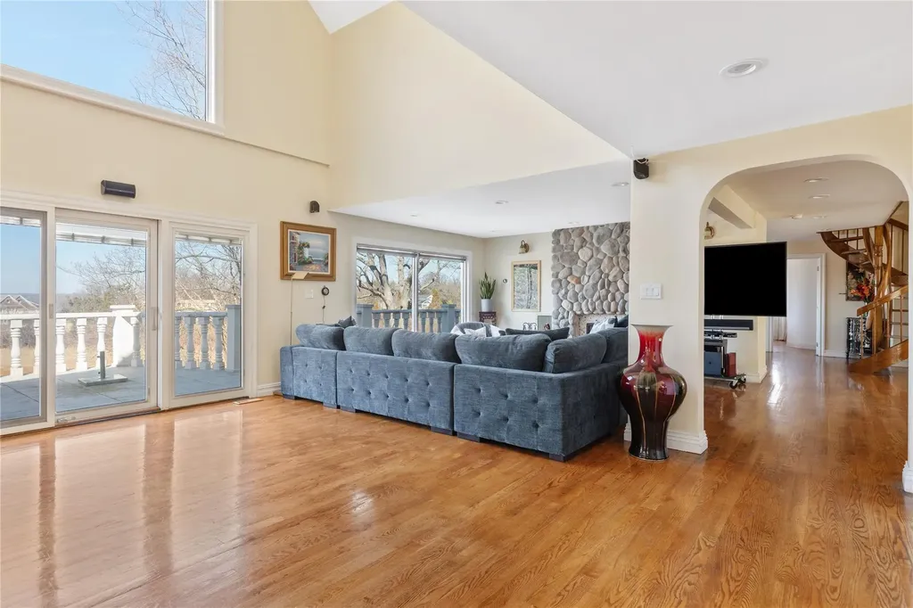 15 Hoffstot Lane Sands Point NY 11050