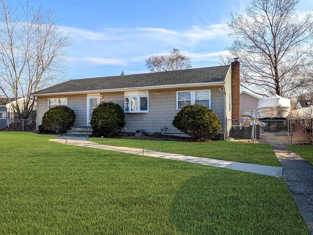 99 Wagon Lane Brookhaven NY 11720