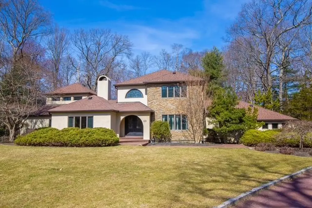 7 Soundcrest Lane Lloyd Harbor NY 11743