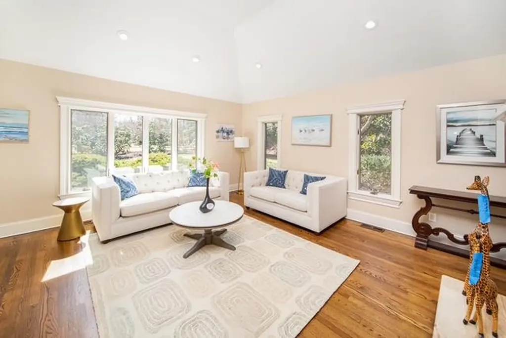 7 Soundcrest Lane Lloyd Harbor NY 11743