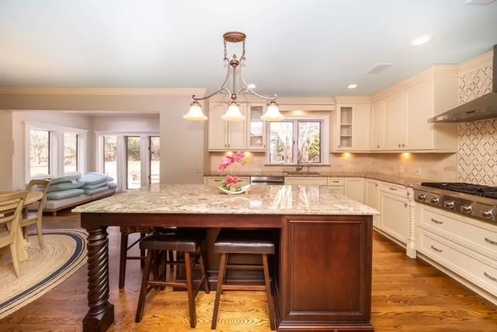 7 Soundcrest Lane Lloyd Harbor NY 11743