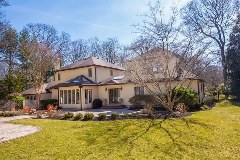 7 Soundcrest Lane Lloyd Harbor NY 11743