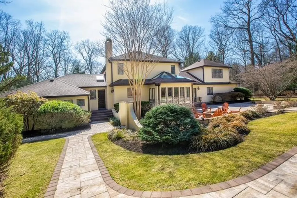 7 Soundcrest Lane Lloyd Harbor NY 11743