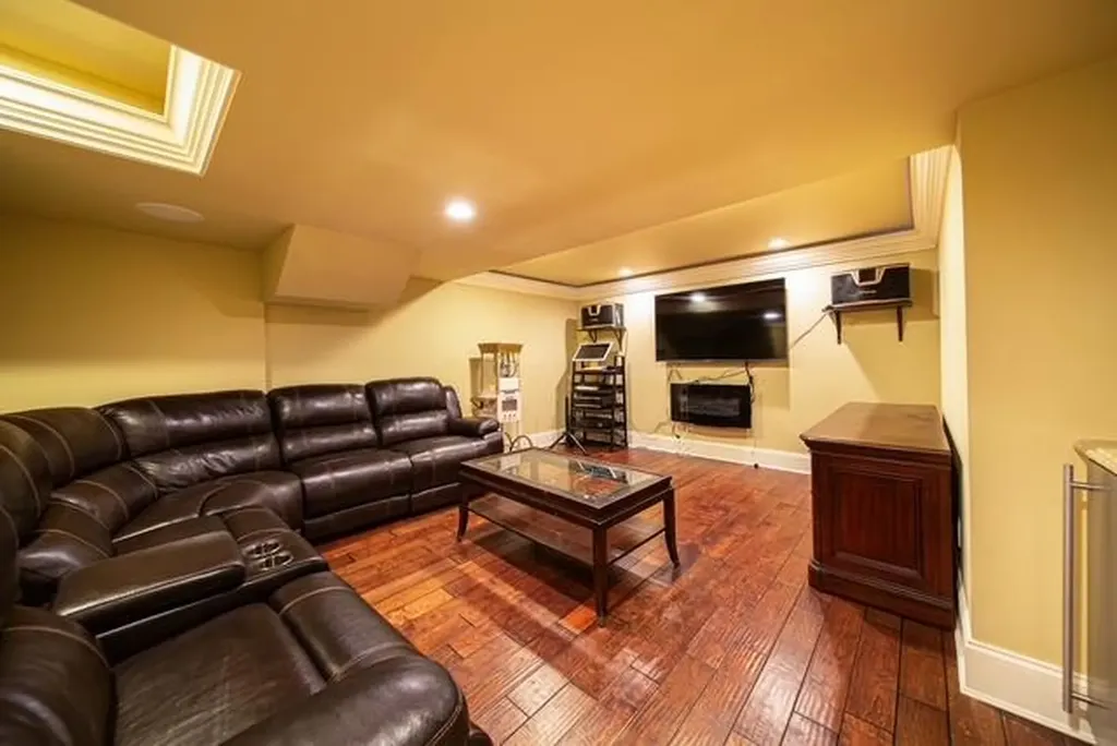 7 Soundcrest Lane Lloyd Harbor NY 11743