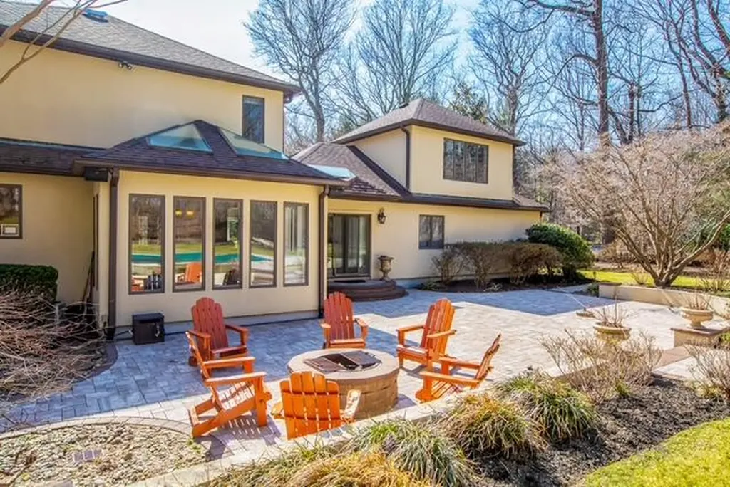 7 Soundcrest Lane Lloyd Harbor NY 11743