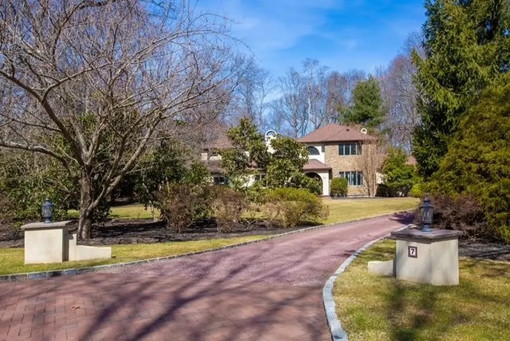 7 Soundcrest Lane Lloyd Harbor NY 11743