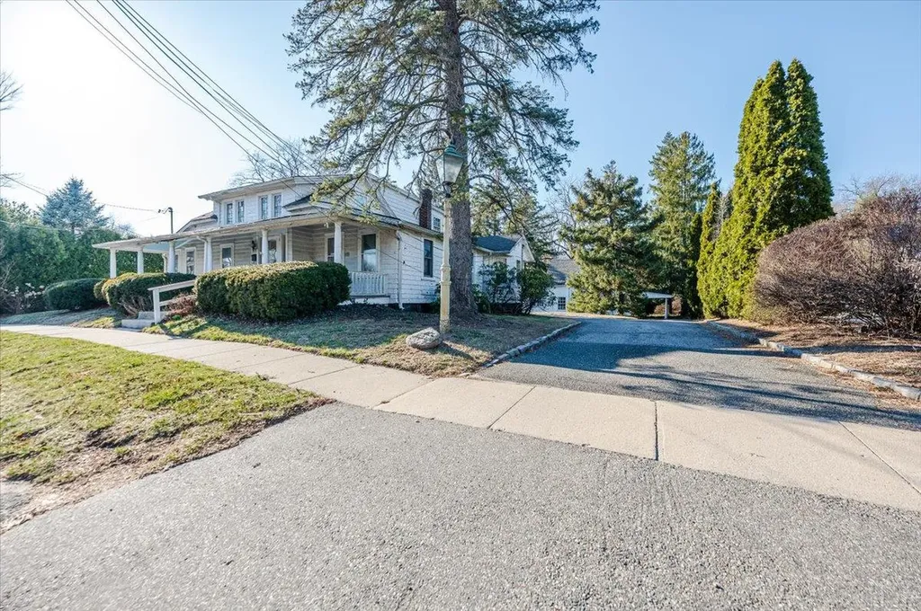 55 E Main Street Huntington NY 11743