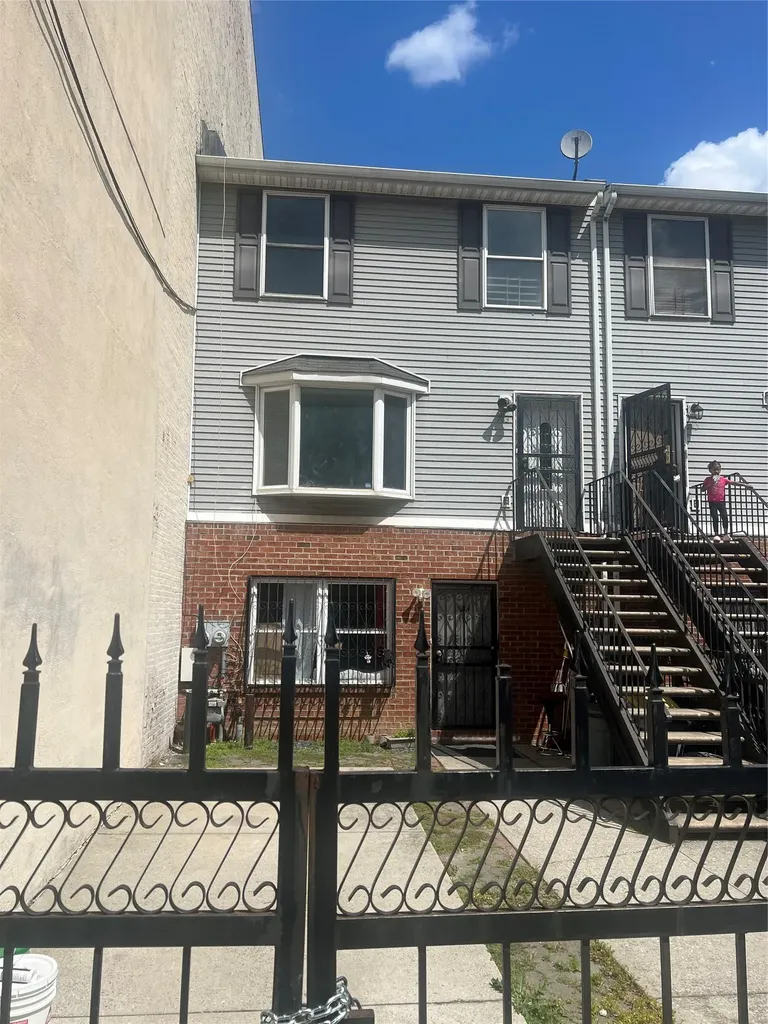 763 E 160th Street Bronx NY 10456